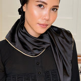 Foulard-turban noir intemporel