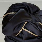 Foulard-turban noir intemporel