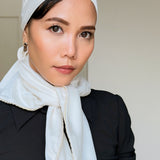 Foulard-turban intemporel blanc cassé