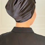 Foulard-turban noir intemporel